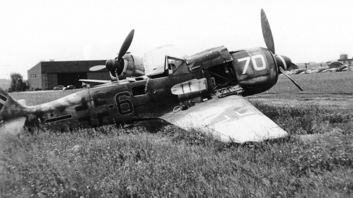 Focke-Wulf-Fw-190F8-II.SG10-Black-6-Czechoslovakia-1945-02